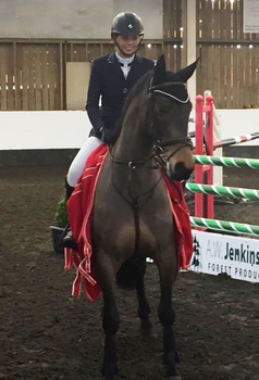 Gillian Anderson Wins the SEIB Winter Novice Qualifier at Richmond Equestrian Centre Gillian Anderson Wins the SEIB Winter Novice Qualifier at Richmond Equestrian Centre